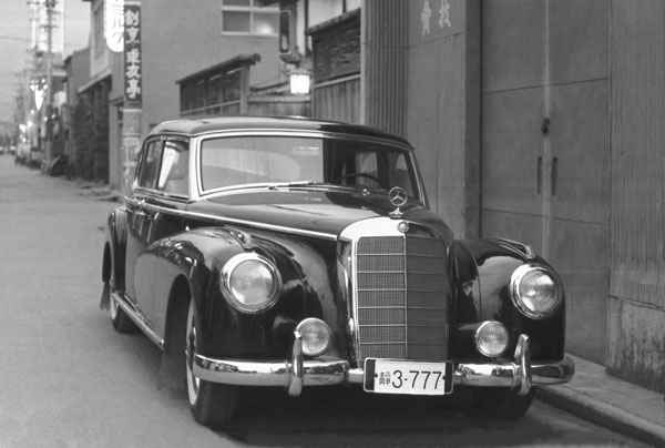 【特価爆買い】メルセデス ベンツ Typ300 Adensuer (1951) 1/18 ミニカー 黒 ノレブ